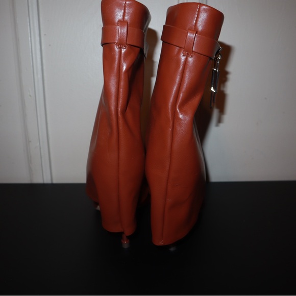 LILIANA SHOES SKIRTING OVER THE IDEA HEEL BOOT ( BRAND NEW !!! ) SIZE 8.5 - Picture 3 of 5